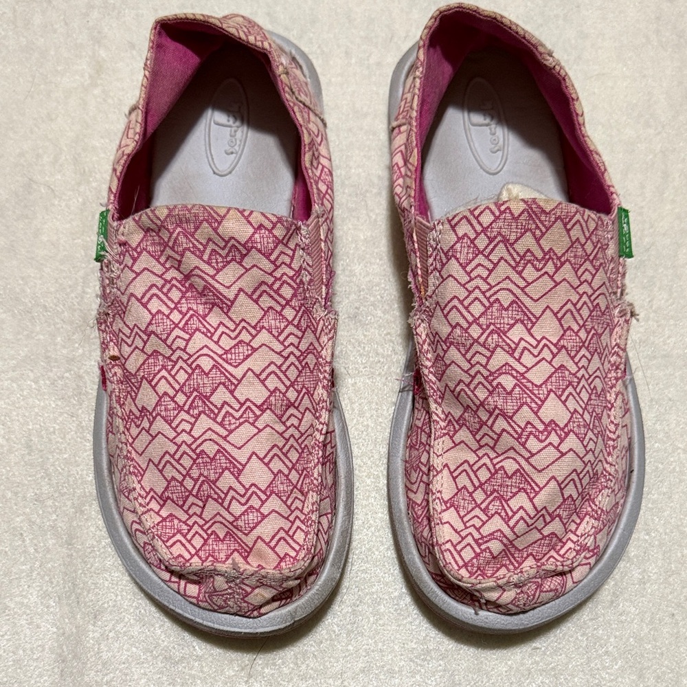 Sanuk Pink Patterned Slippers, Size US 5-EUR 37, Good condition
Pre-owned